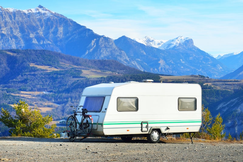 Camping - Wohnwagen mit Fahrrad