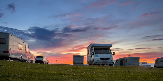 Wohnmobile in München mieten -beim Sonnenuntergang